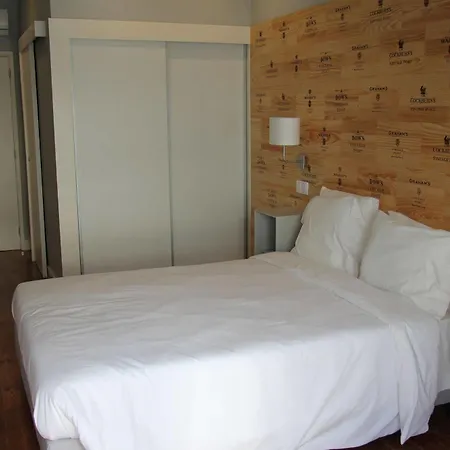 Otel Decanting House 2*