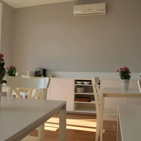 Decanting House Otel 2*