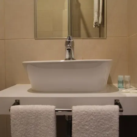 Decanting House Готель 2*